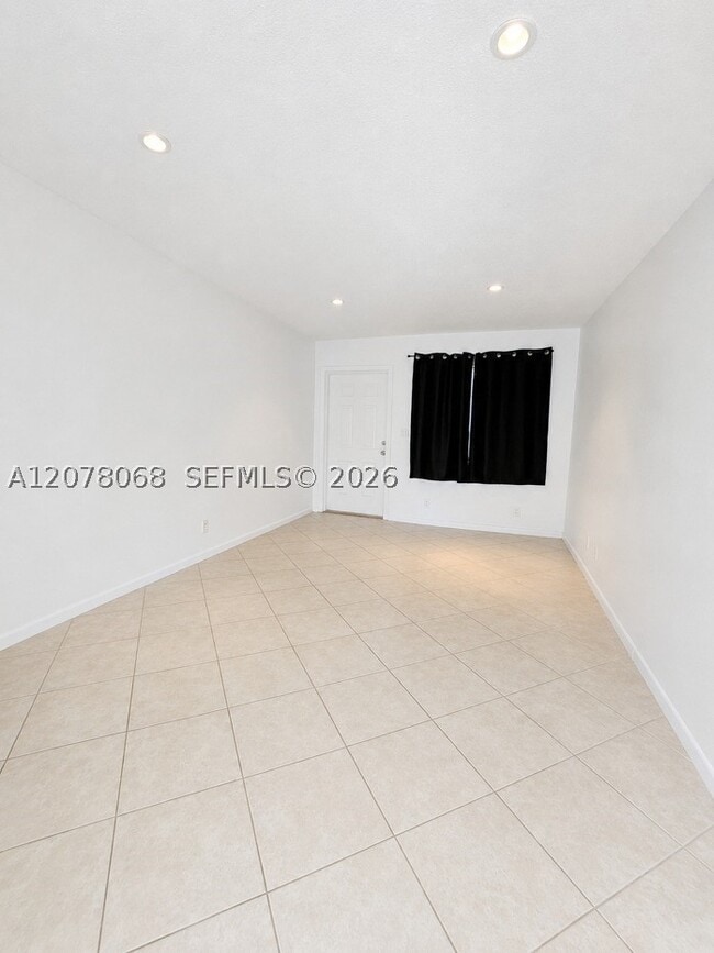 1231 NE 23rd Pl Unit 3