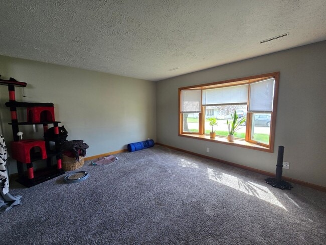 Photo - 2 Bedroom Home in Bloomington!