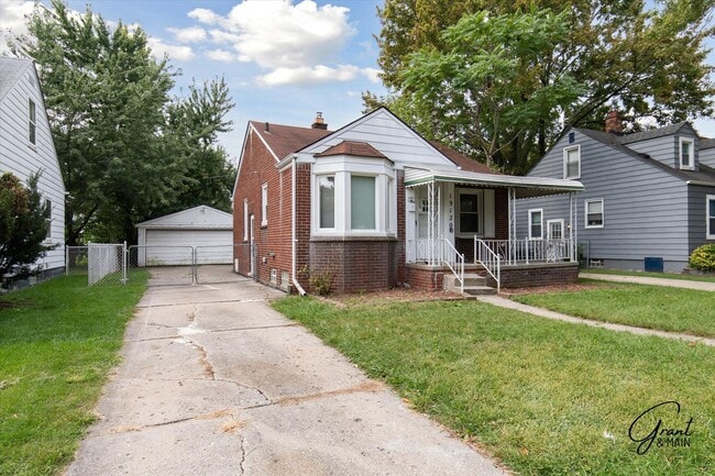 Photo - $1,200/month - 2 Bed 1 Bath in Harper Woods
