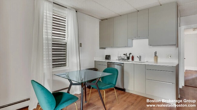 Photo - 823 Dorchester Ave