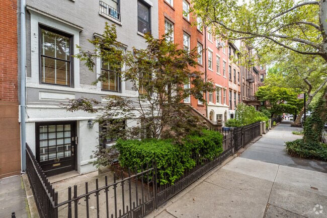 Photo - 119 W 11th St