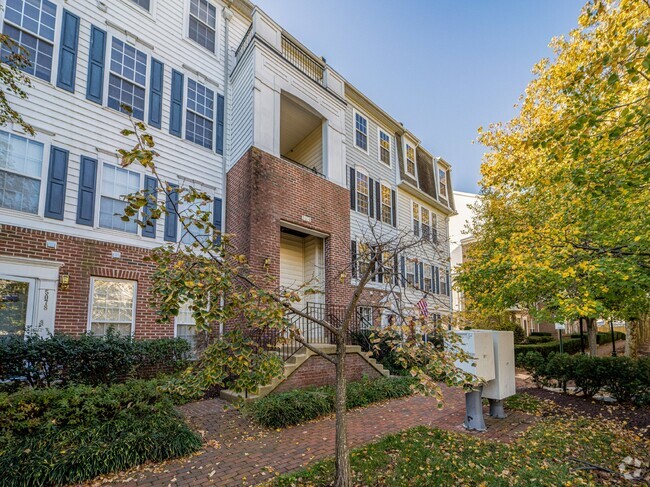 Building Photo - "Spacious 3-Bed, 2-Bath Condo Retreat in A... Unit 102