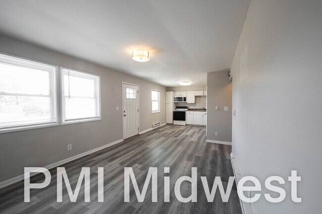 Photo - "Charming 2-Bedroom Retreat in Westfield – Cozy 725 Sq Ft Home Awaiting You!" Unidad 3