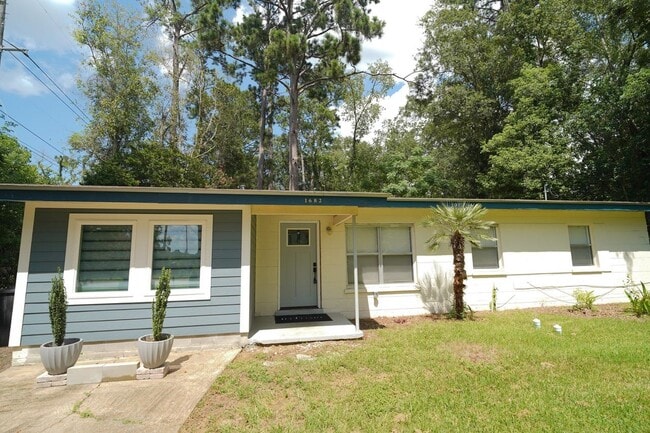 Building Photo - 1682 Mayhew St