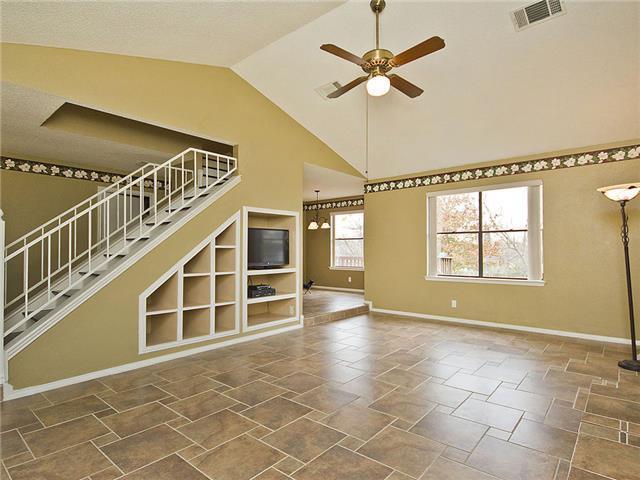 Photo - 1411 Clearview Loop