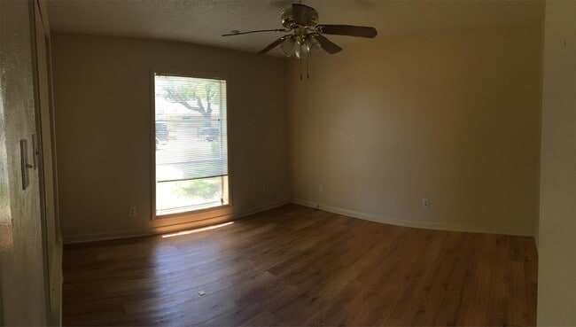 Photo - 3103 Lourdes St