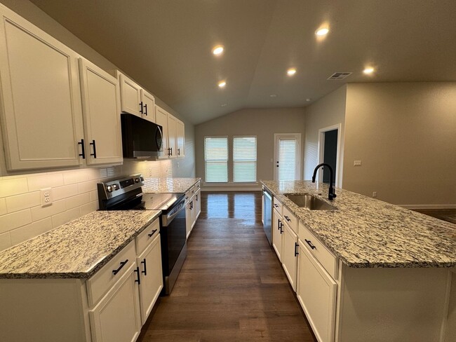 Photo - 323 Trailblazer Ln