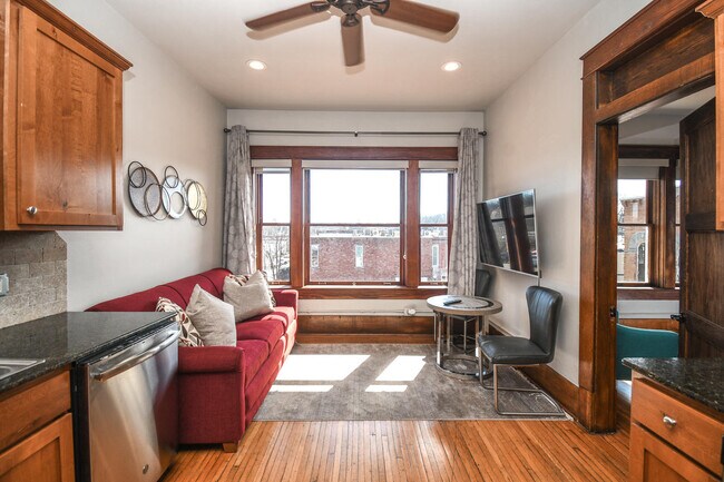 Photo - 115 E University St Unit 4