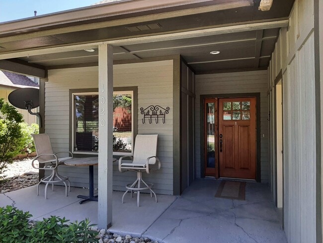 Photo - 135 Eaton Dr