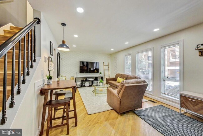 Photo - 4814 Hampden Ln