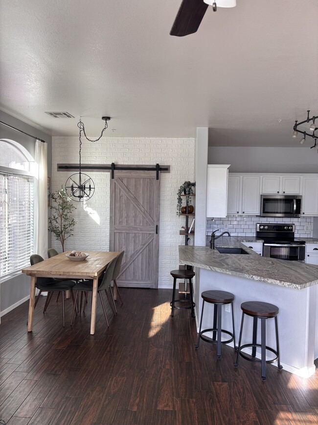 Building Photo - 1350 S Greenfield Rd Unit 1057