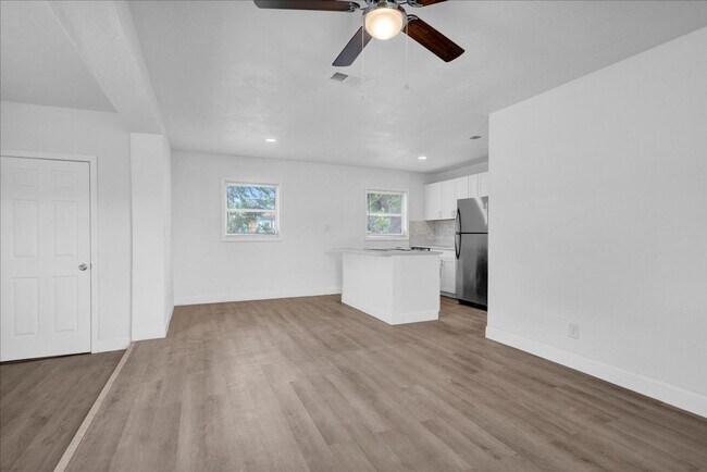 Photo - Gorgeous 3 bed / 1 Bath Home In Tangelo Park