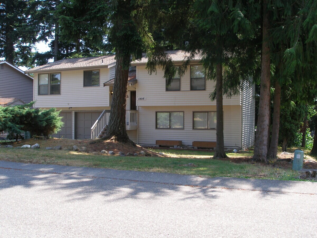 Photo - 1335 Sommerset Ct