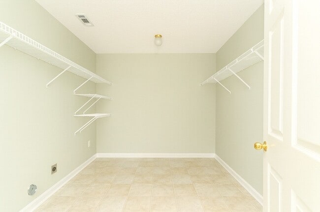 Photo - 1712 Summerwoods Ln