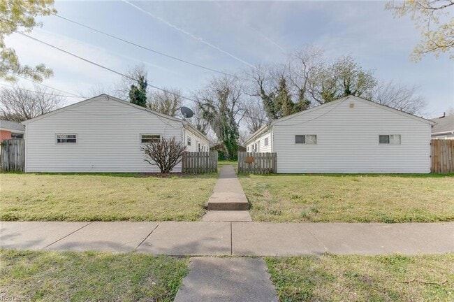 Building Photo - 1443 W 40th St Rental