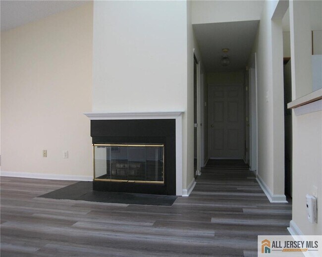 Photo - 152 Darwin Ln