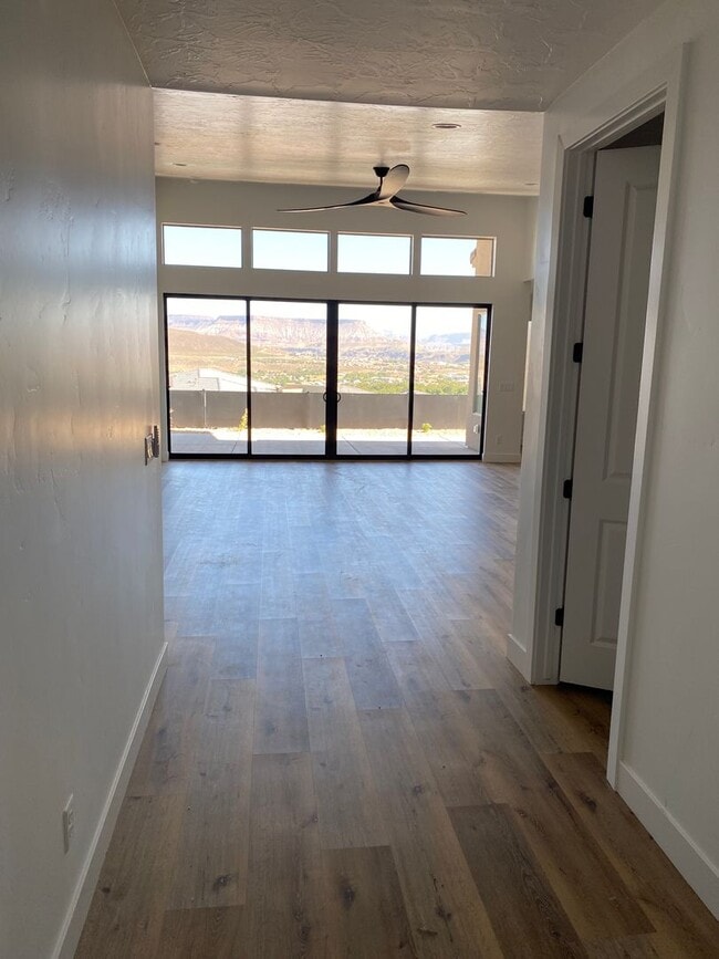 Photo - BRAND NEW HOME IN HURRICANE!!!