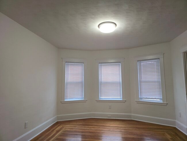 Building Photo - 105 Fuller St Unit 1