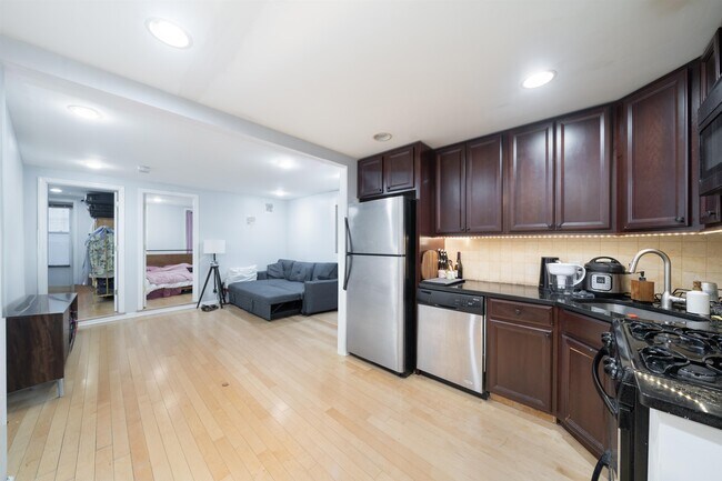 Photo - 162 Steuben St Unit 2