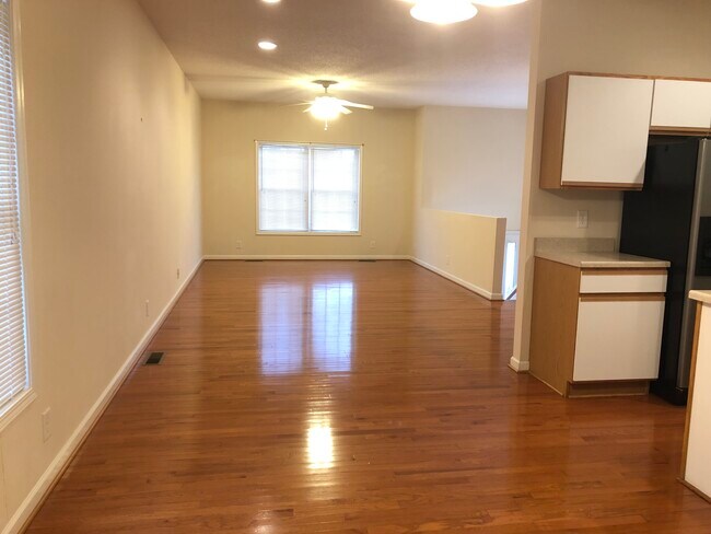 Photo - 211 Allison Ln
