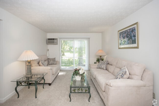 2BR, 1BA - 850SF - Eastwood Arms