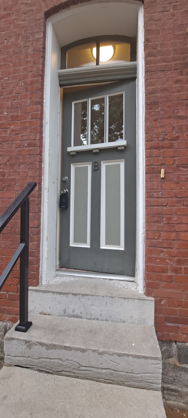 Building Photo - 1217 Lami St Rental