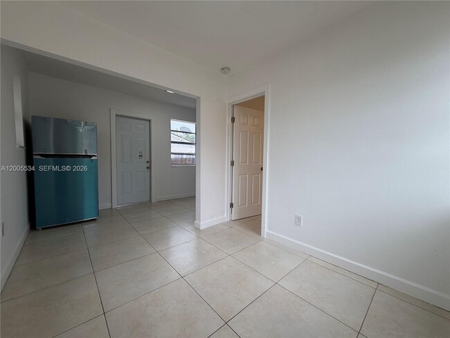 Building Photo - 10518 NW 30th Ave Unit 1