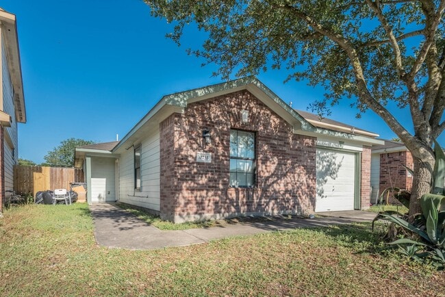 Building Photo - 10233 Azalea Village Dr