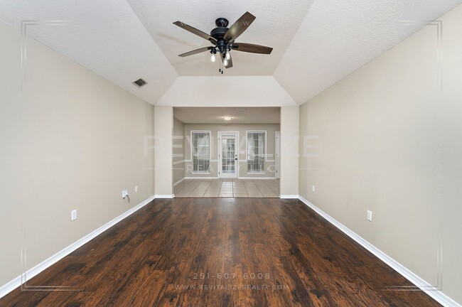 Photo - Gorgeous 3 Bed 2 Bath Brick Cottage on Corner Lot