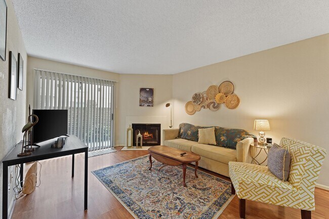 Building Photo - 2120 El Paseo St Unit 2509