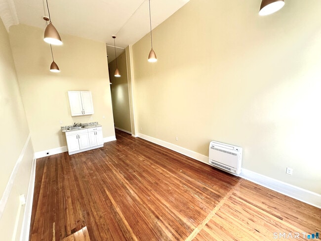 Photo - 105 Bank St Unit 4B