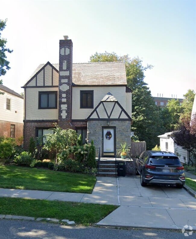 Building Photo - 47-40 Glenwood St Rental