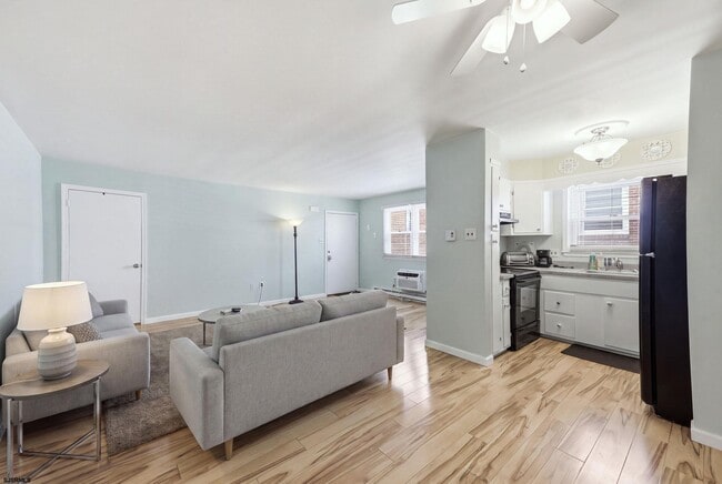 Photo - 14 N Sacramento Ave Unit B1