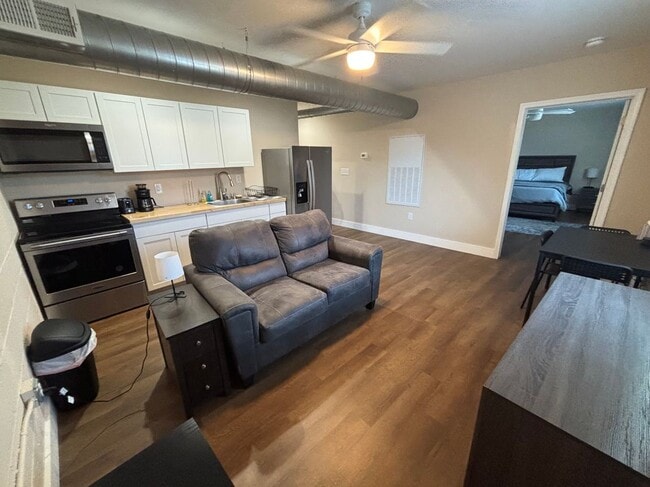 Photo - 637 Washington St