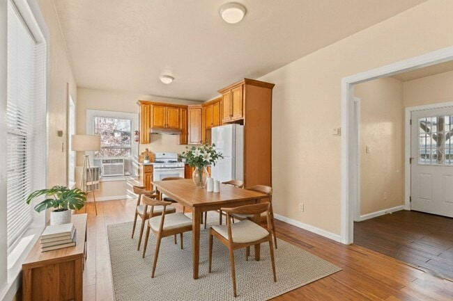 Building Photo - Utilities Included! Bright 1BD w/ Granite Kitchen & Plank Flooring Unit 516-04