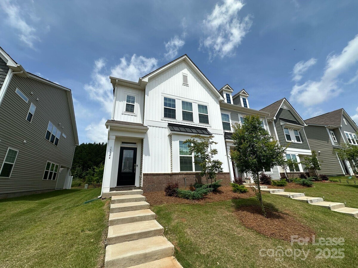 Photo - 15744 Country House St