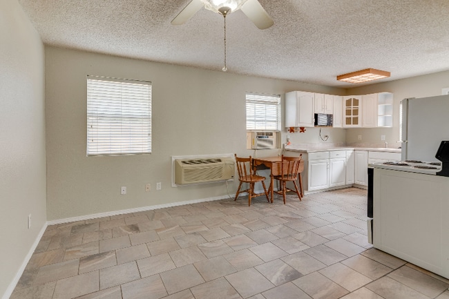 Photo - 406 Marsha St