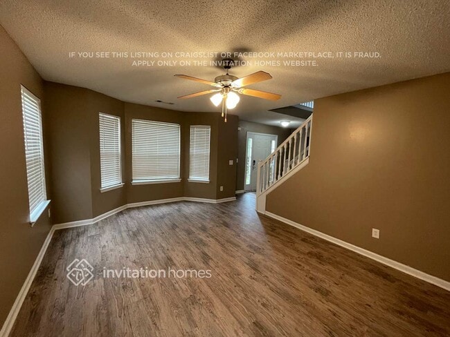 Photo - 3785 Tor Way