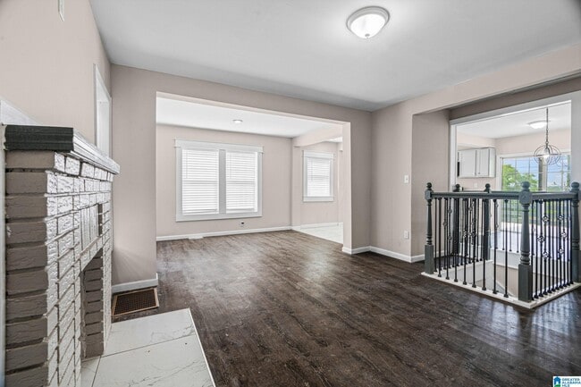 Photo - 528 10th Ct W