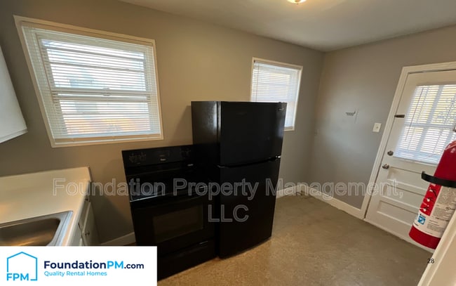 Photo - 1570 Rebecca St