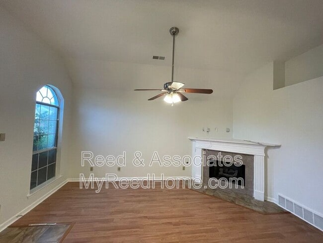 Photo - 1490 Estacada Way