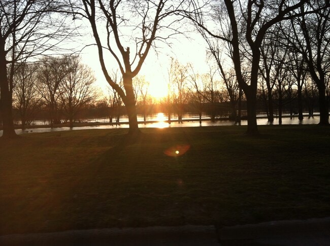 Building Photo - 2332 Monroe Ave NE