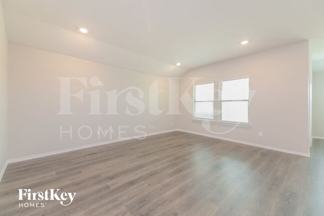 Photo - 1608 River Oak Ln