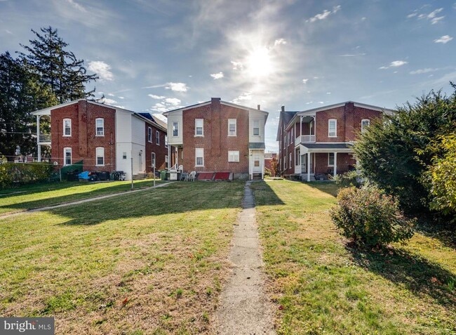 Photo - 121 W Arch St