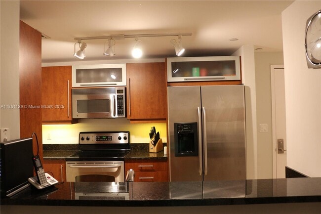 Building Photo - 7355 SW 89th St Unit 506N Rental
