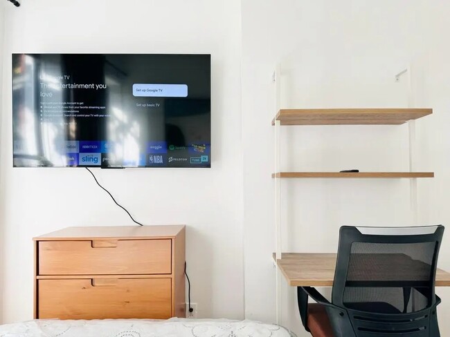 Photo - Furnished room/NOT APARTMENT Unit 3