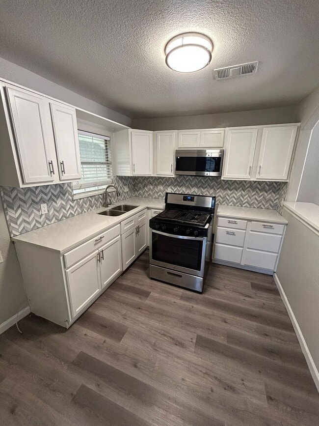 Photo - 4915 Heyworth Ave