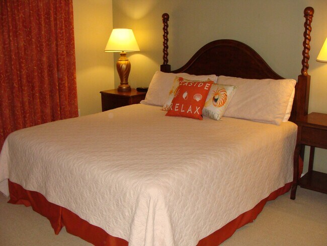 Photo - 1-bedroom furnished condo with fenced courtyard