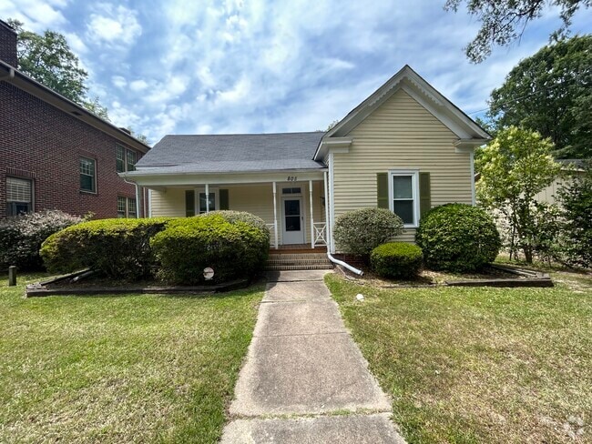 Building Photo - 805 N Buchanan Blvd Rental