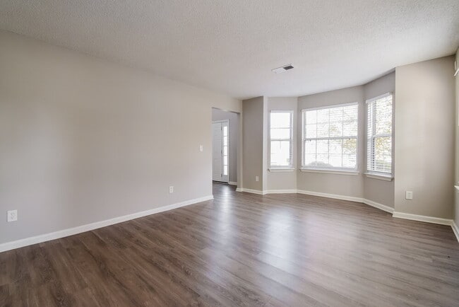 Photo - 3827 Riverview Bend